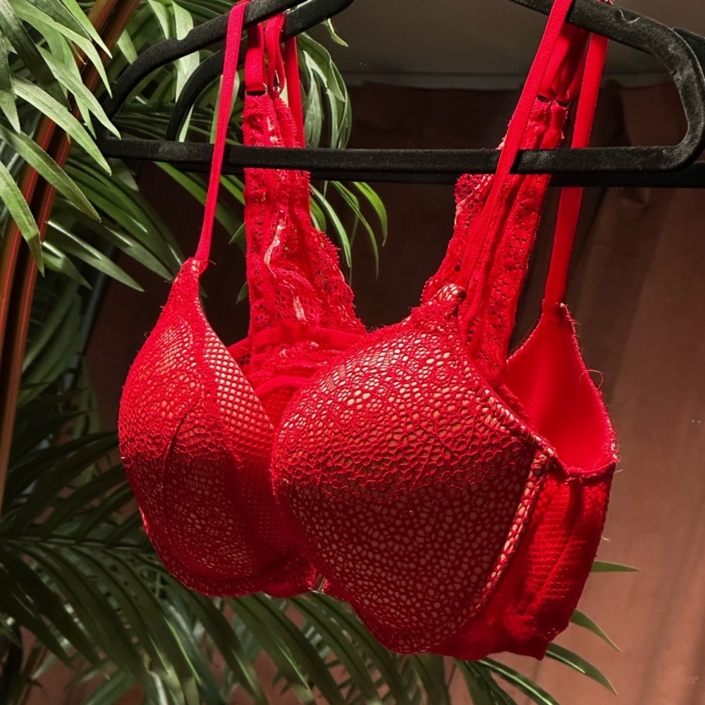 Victoria's Secret Vibrant Red Lace Bra